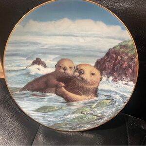 Mother Otter w/Kit on WL George Plate